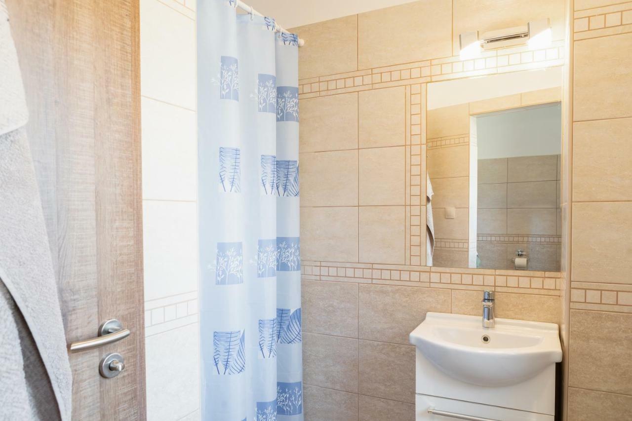 Raba Apartman Sarvar Exterior photo