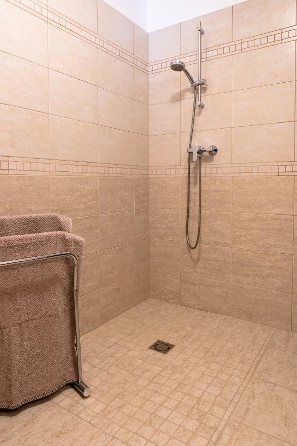Raba Apartman Sarvar Exterior photo