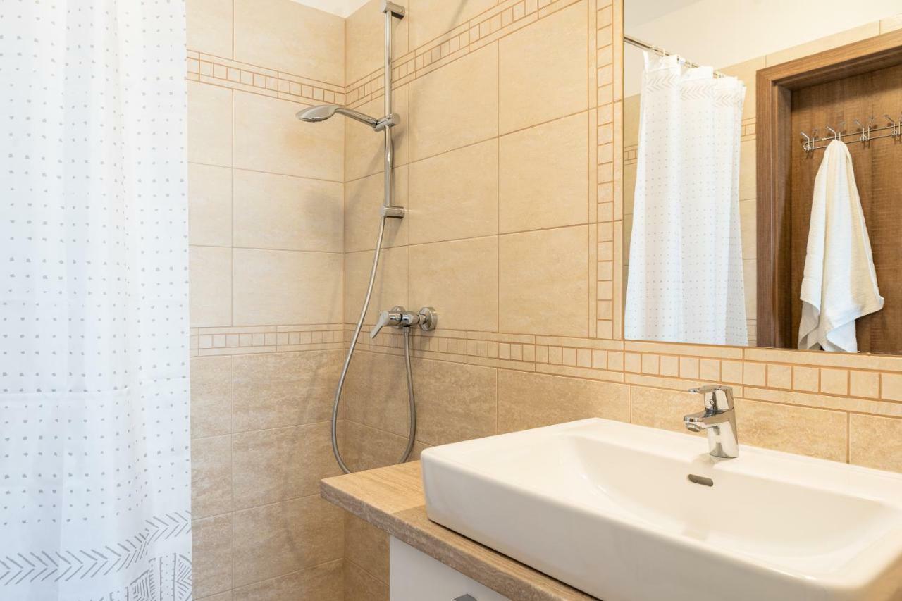 Raba Apartman Sarvar Exterior photo