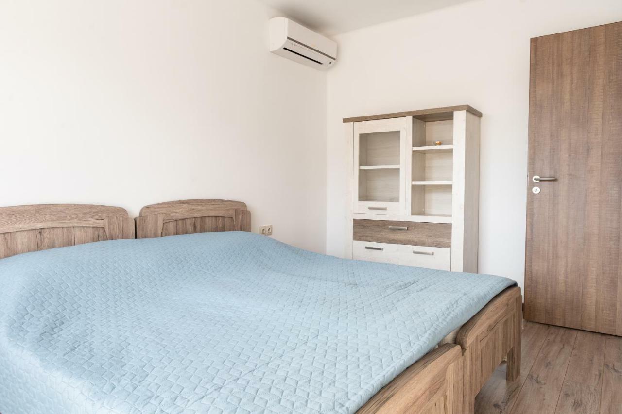 Raba Apartman Sarvar Exterior photo
