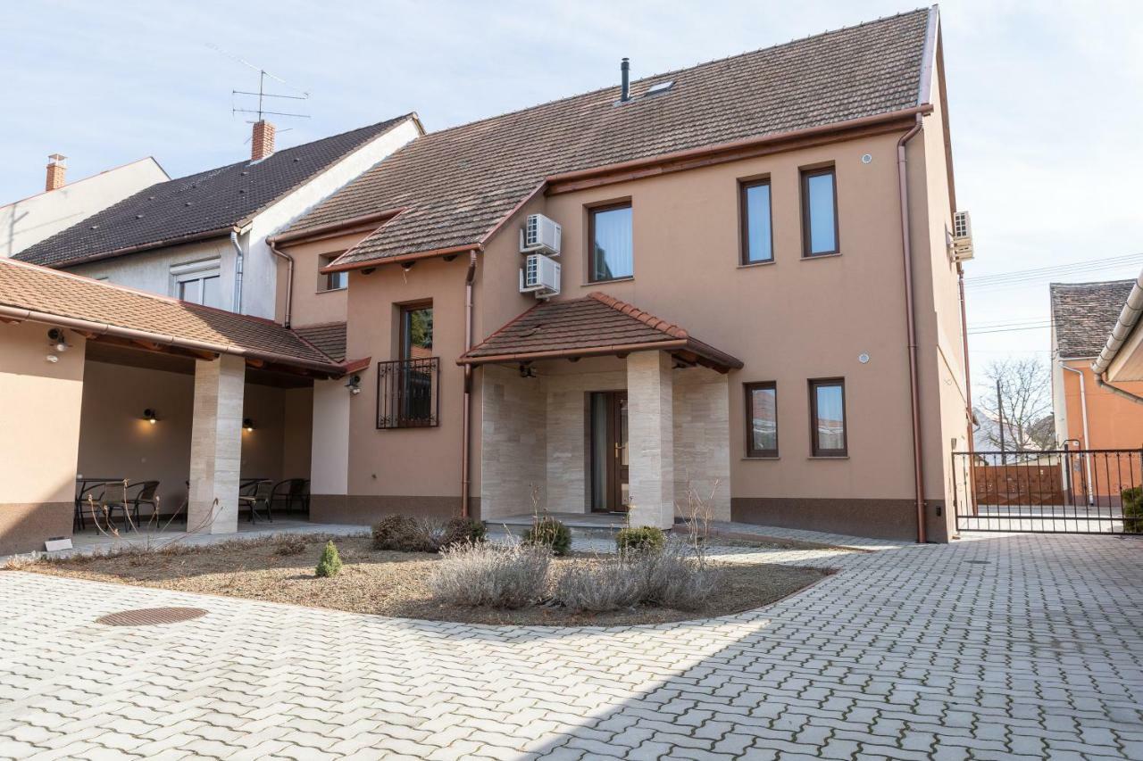 Raba Apartman Sarvar Exterior photo
